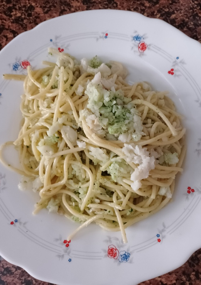 Una foto de Pasta con Merluza y picada