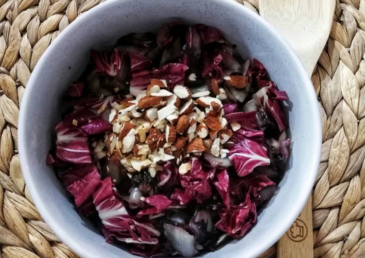 Recetta di Veloce Radicchio allo zibibbo con le mandorle tostate 🌷