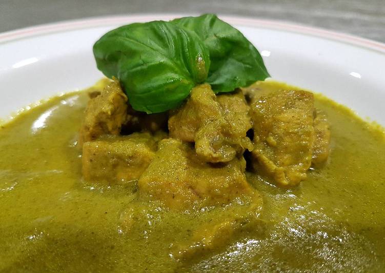 The Secret of Successful Thai Green Curry with Chicken