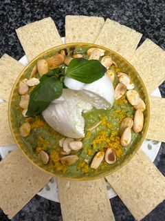 Una foto de 488. Crema de guisantes con queso (salsa)