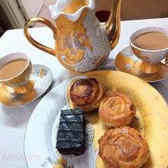 A picture of Gur wali chai.