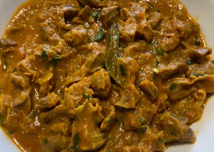 Recipe of Favorite Chicken Gizzard curry #myrendangisntcrispy