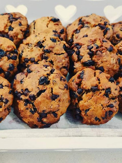 Foto di Biscotti ai fiocchi di farro con uvetta e cioccolato fondente