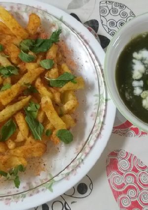 A picture of Peri Peri French Fries Spinach Soup.