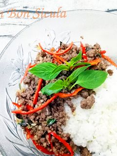Hình của món Cơm Bò Cốt Dừa.