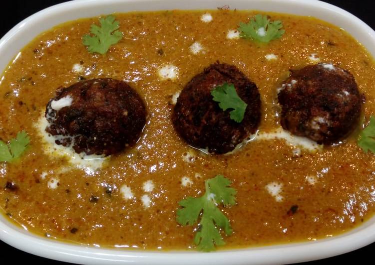 Steps to Make Quick Leftover Palak Kofta Curry
