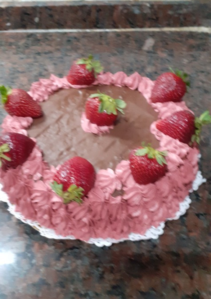 Una foto de Torta con frutillas. Grace