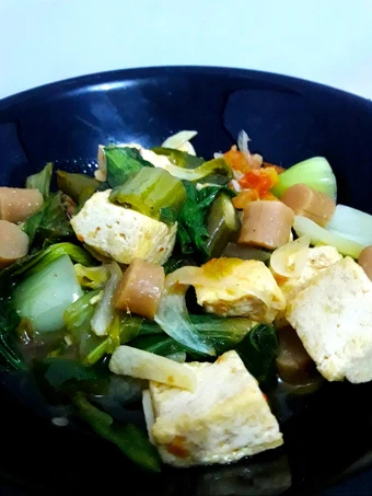 Cara Mudah Membuat Resep Tumis Pakcoy Siram Tahu Sosis Ayam Anti Ribet, Bikin Ngiler