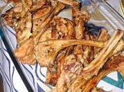 Una foto de chuletas cordero