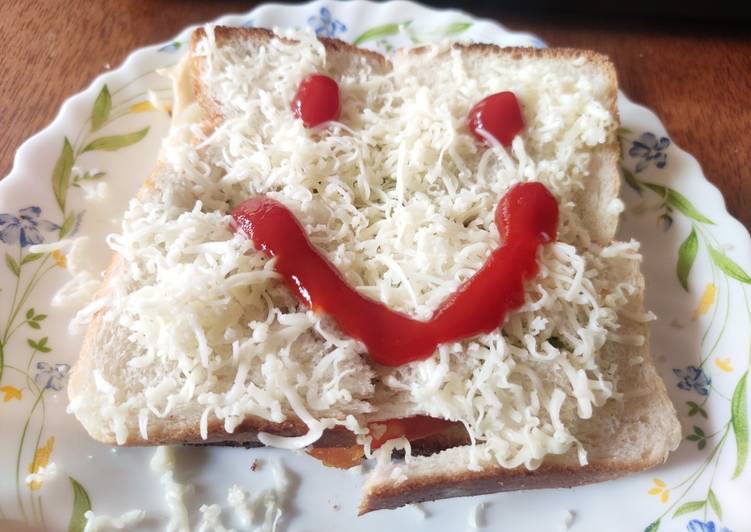 Step-by-Step Guide to Prepare Homemade Cheesy Smiley sandwich