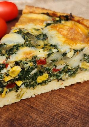 Una foto de 🥧🌽🌿Tarta de choclo, acelga y queso, con masa de papa 🌿🌽🥧 #sintacc #veggie