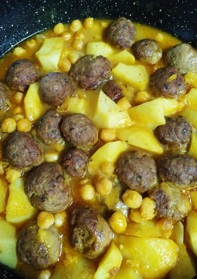 Una foto de Albóndigas con garbanzos