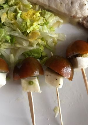 Una foto de Pinchos caprese