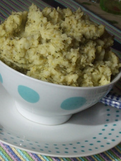 Una foto de Puré de patatas, nabos y brócoli a la mantequilla