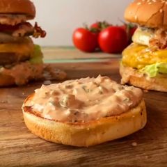 A picture of Burger sauce to lick fingers.