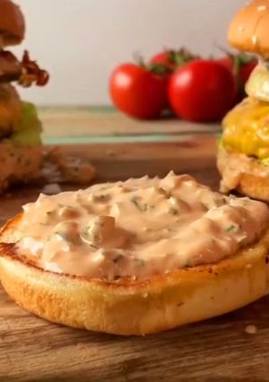 A picture of Burger sauce to lick fingers.