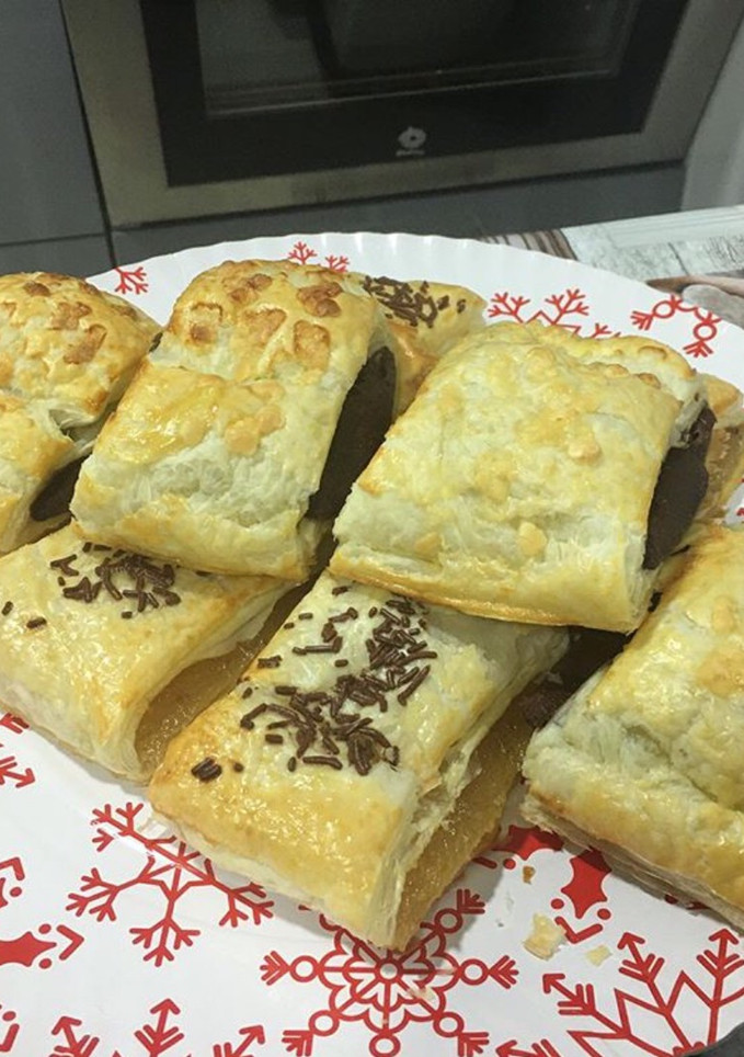Una foto de Napolitanas con cabello de ángel y de Nutella