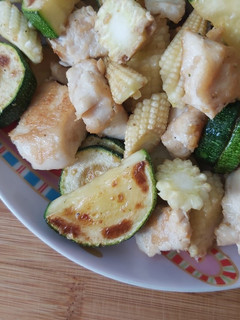 香料櫛瓜玉米筍炒嫩雞 的食譜成品照片