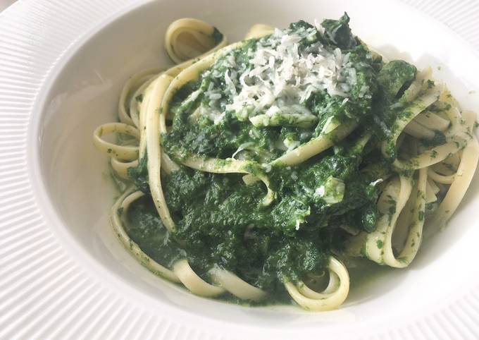 Simple spinach spaghetti ? Recipe by Shu - Cookpad