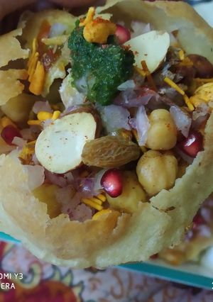 राज कचौरी (Raj kachori recipe in hindi) रेसिपी मुख्य फोटो