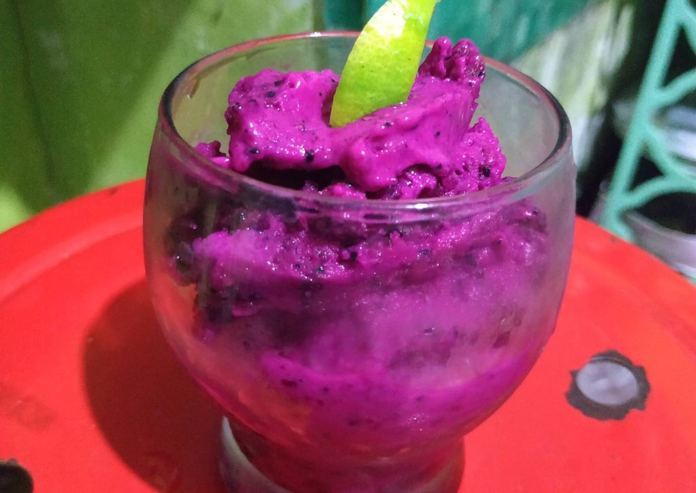Es sorbet buah naga merah