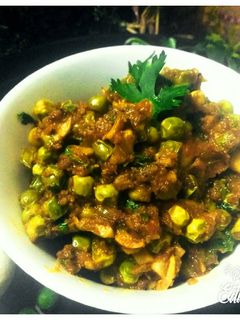 मटर मशरुम का भरता (Matter mushroom ka bharta recipe in hindi) रेसिपी मुख्य फोटो