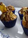 Cup cake de banana con corazón de dulce de leche y chips de chocolate (opción 2)