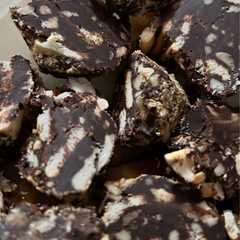 Una foto de Recetas económicas y de aprovechamiento: turrón de chocolate/salame de chocolate sin azúcar