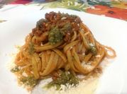 Una foto di linguine e pecorino