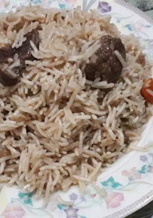 A picture of Yakhni pulao.