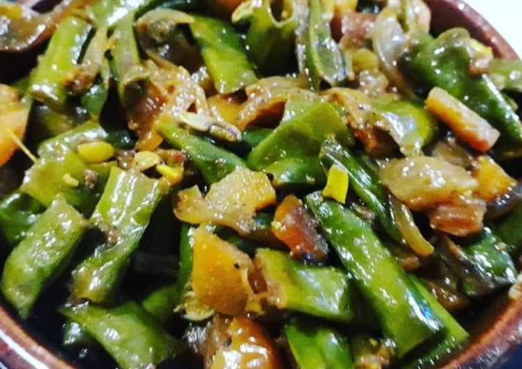 Steps to Prepare Ultimate Yardlong beans and carrot ki spicy sabji