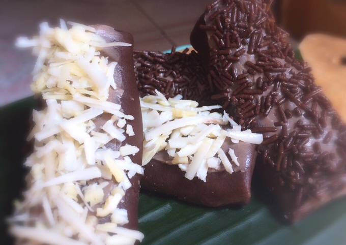 Dadar gulung coklat isi pisang coklat