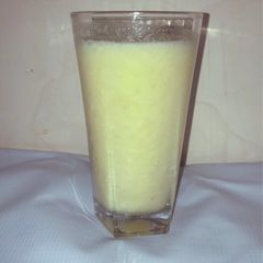 A picture of Sweet melon and banana smoothie.