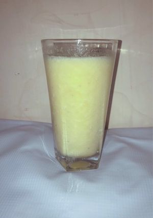 A picture of Sweet melon and banana smoothie.