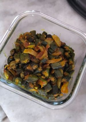 अनियन भिंडी (onion bhindi recipe in Hindi) रेसिपी मुख्य फोटो