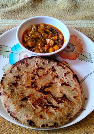બાજરાનો રોટલો (Bajra Rotlo Recipe In Gujarati) રેસીપી મુખ્ય ફોટો