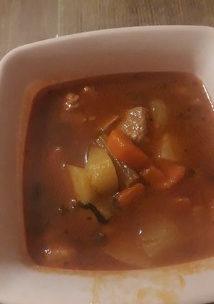 Gulyásleves gazdagon recept fotója