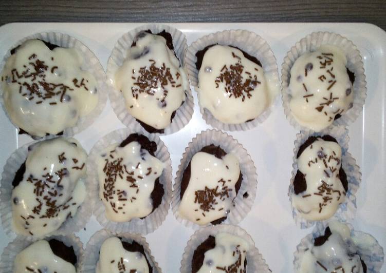 Zeppole di San Giuseppe al cacao con crema di ricotta