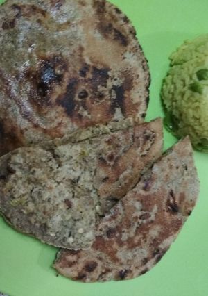 A picture of Urad dal stuff bajre ki roti.