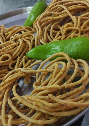 તીખા ગાંઠિયા (Spicy Ganthiya Recipe In Gujarati) રેસીપી મુખ્ય ફોટો