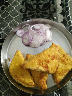 ब्रेड पकोडा (Bread pakoda recipe in Hindi) रेसिपी मुख्य फोटो