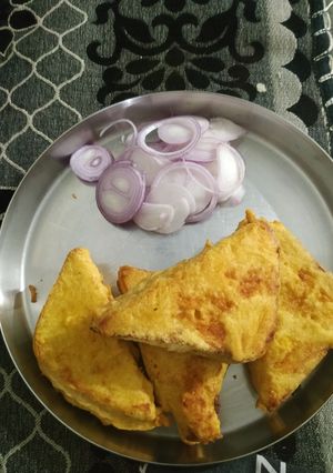 ब्रेड पकोडा (Bread pakoda recipe in Hindi) रेसिपी मुख्य फोटो