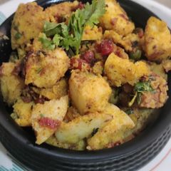 A picture of Idli upma.