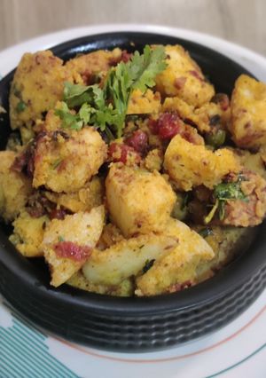 A picture of Idli upma.