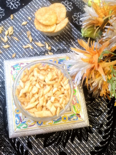 नमकीन मठरी (Namkeen Mathri recipe in Hindi) रेसिपी मुख्य फोटो