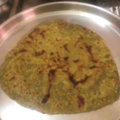 A picture of Palak roti.