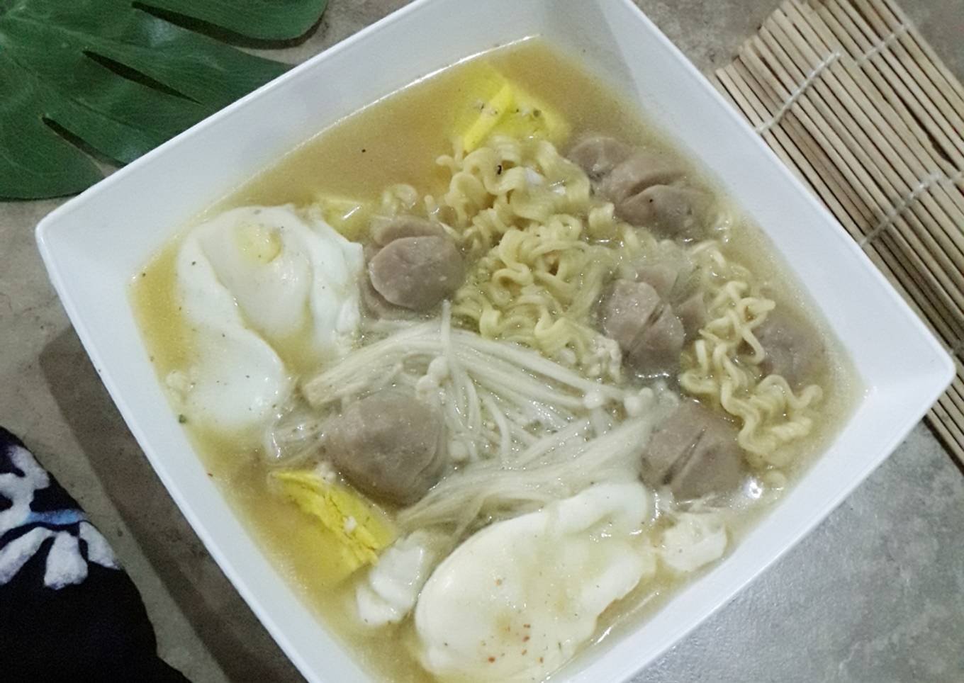 Sup mie jamur enoki