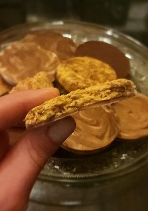 Una foto de Bocaditos Mantecol 💫 caseros 😲 con chocolate 🤯