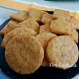 Galletas saladas de queso para canapés