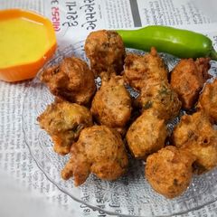 A picture of Methi na gota / pakoda.